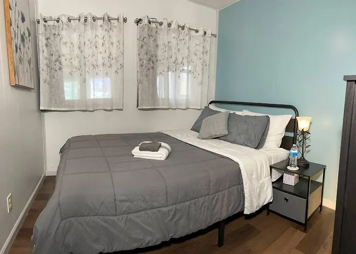 *king Bed/3bds House Near Naval Base & 6flags* * Waukegan