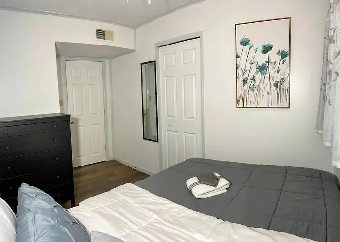 *king Bed/3bds House Near Naval Base & 6flags* * Waukegan