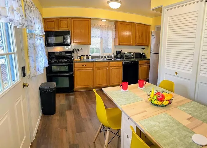 *king Bed/3bds House Near Naval Base & 6flags* Waukegan